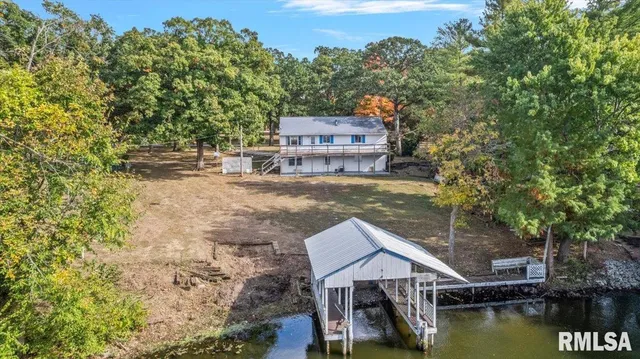 $240,000 | 30571 Walnut Drive, Girard, IL 62640