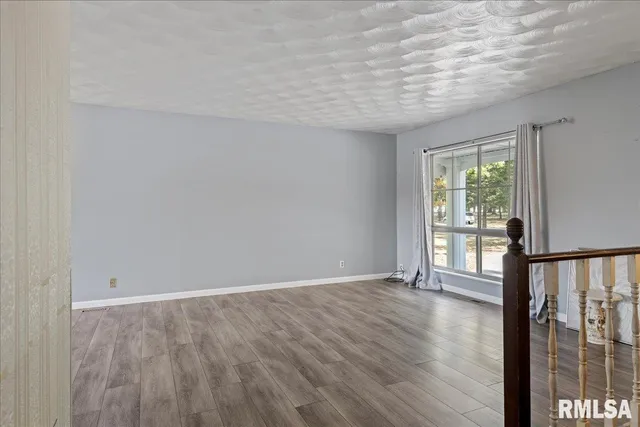 $240,000 | 30571 Walnut Drive, Girard, IL 62640