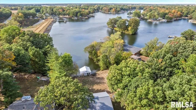 $240,000 | 30571 Walnut Drive, Girard, IL 62640