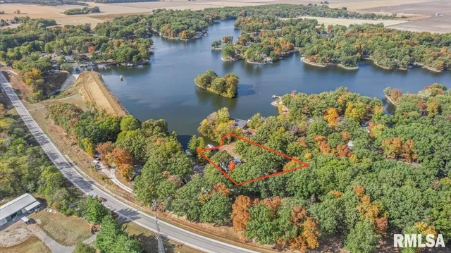 $240,000 | 30571 Walnut Drive, Girard, IL 62640