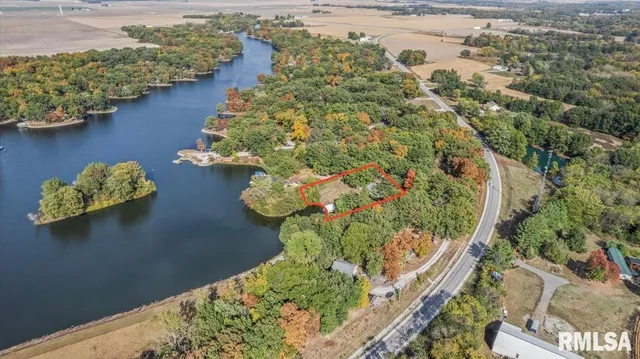 $240,000 | 30571 Walnut Drive, Girard, IL 62640