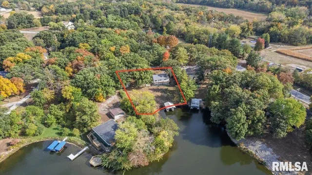 $240,000 | 30571 Walnut Drive, Girard, IL 62640