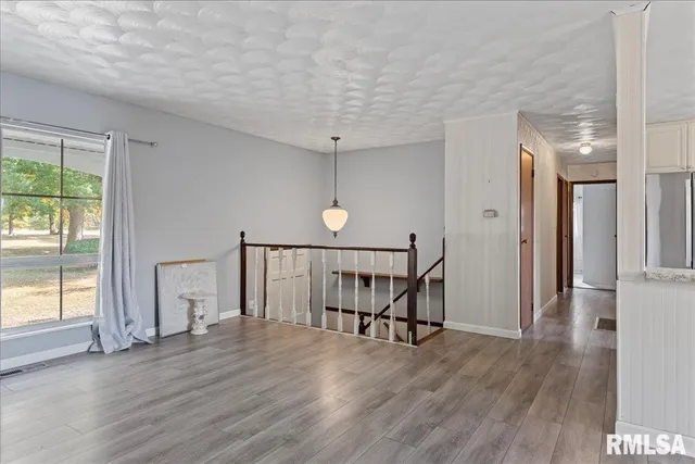 $240,000 | 30571 Walnut Drive, Girard, IL 62640