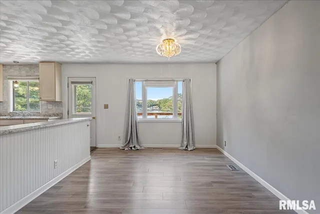 $240,000 | 30571 Walnut Drive, Girard, IL 62640