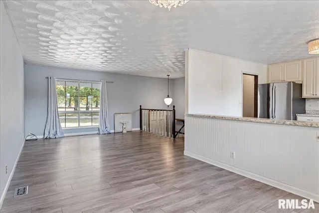 $240,000 | 30571 Walnut Drive, Girard, IL 62640