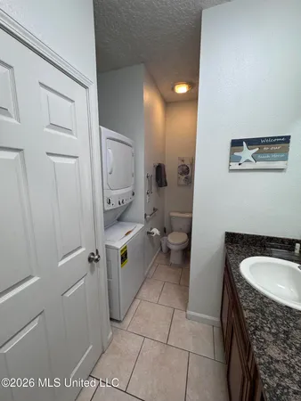 $2,200 | 1100 Century Oaks Drive, Unit A, Gulfport, MS 39507