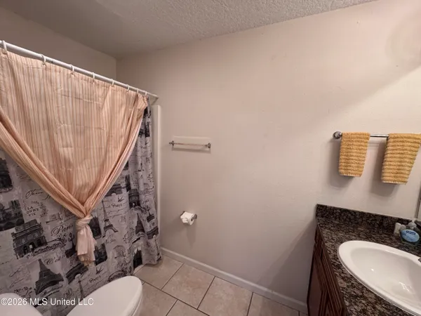$2,200 | 1100 Century Oaks Drive, Unit A, Gulfport, MS 39507