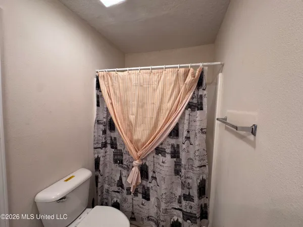 $2,200 | 1100 Century Oaks Drive, Unit A, Gulfport, MS 39507
