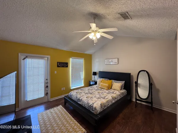 $2,200 | 1100 Century Oaks Drive, Unit A, Gulfport, MS 39507