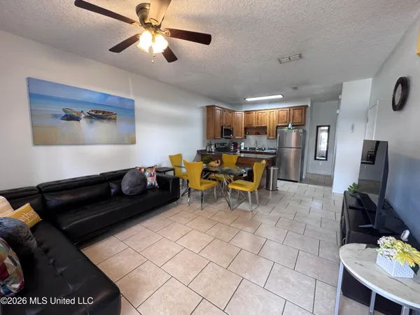 $2,200 | 1100 Century Oaks Drive, Unit A, Gulfport, MS 39507