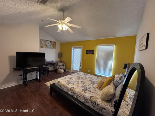 $2,200 | 1100 Century Oaks Drive, Unit A, Gulfport, MS 39507
