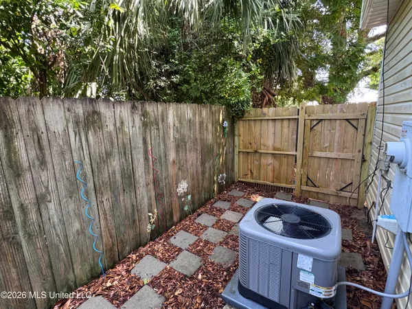 $2,200 | 1100 Century Oaks Drive, Unit A, Gulfport, MS 39507