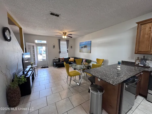 $2,200 | 1100 Century Oaks Drive, Unit A, Gulfport, MS 39507