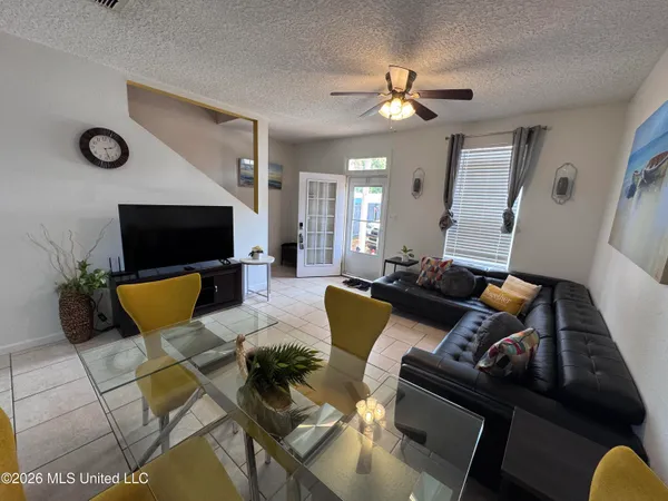 $2,200 | 1100 Century Oaks Drive, Unit A, Gulfport, MS 39507