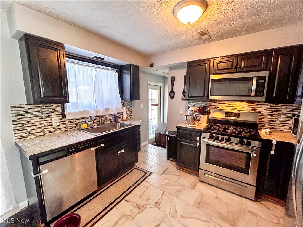 996 Keefer Road Girard, OH 44420 - Photo 11 of 32 Gallery Image 11