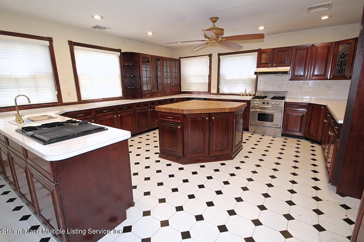 35 Beebe Street Staten Island, NY 10301 - Photo 11 of 33 Beebe Kitchen 2