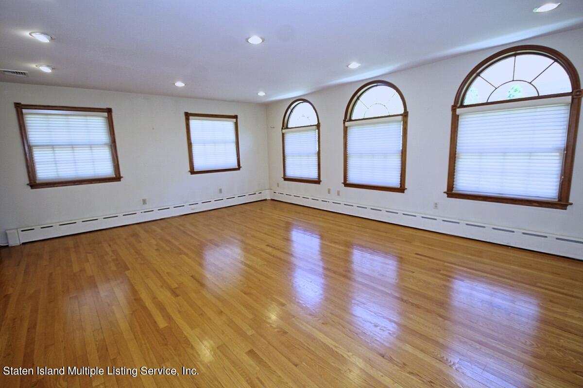 35 Beebe Street Staten Island, NY 10301 - Photo 15 of 33 Family room