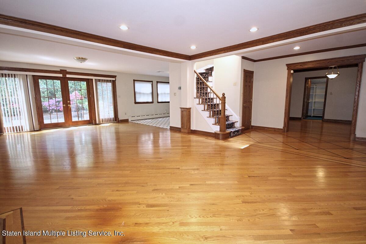 35 Beebe Street Staten Island, NY 10301 - Photo 7 of 33 Beebe Living Room 2