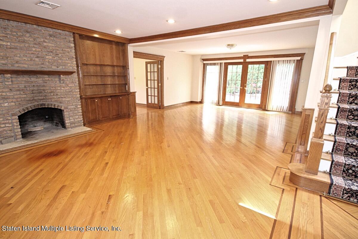 35 Beebe Street Staten Island, NY 10301 - Photo 9 of 33 Beebe Living Room
