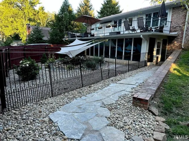 $249,900 | 2 Pin Oak Drive, Vincennes, IN 47591