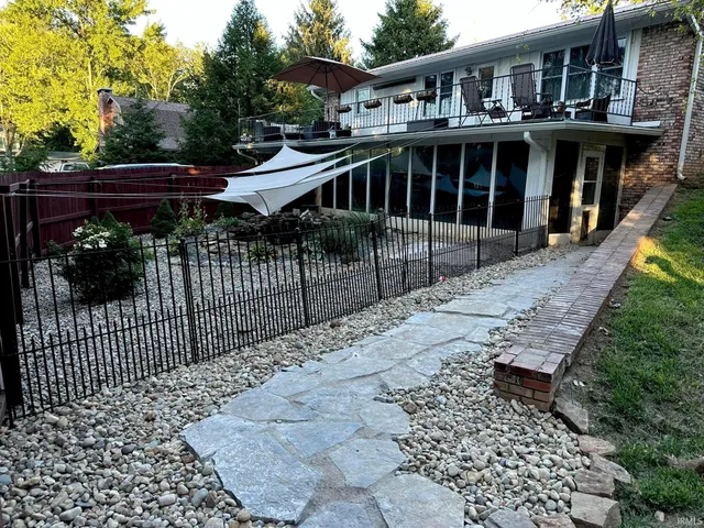 $249,900 | 2 Pin Oak Drive, Vincennes, IN 47591