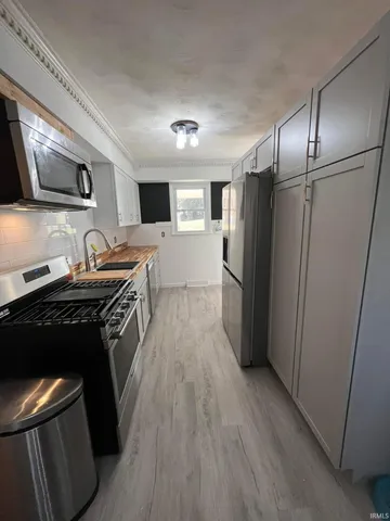 $249,900 | 2 Pin Oak Drive, Vincennes, IN 47591