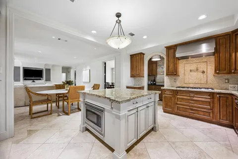 $1,985,000 | 6231 Holly Springs Drive, Houston, TX 77057