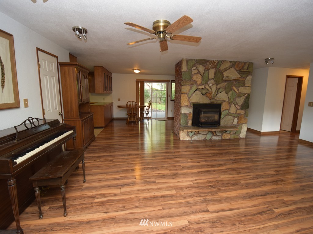 1324 Southeast Salmonberry Road Port Orchard, WA 98366 - Photo 7 of 25 Gallery Image 7