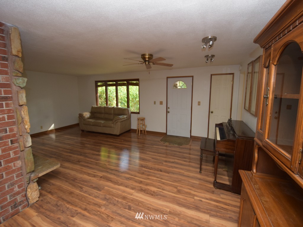 1324 Southeast Salmonberry Road Port Orchard, WA 98366 - Photo 8 of 25 Gallery Image 8
