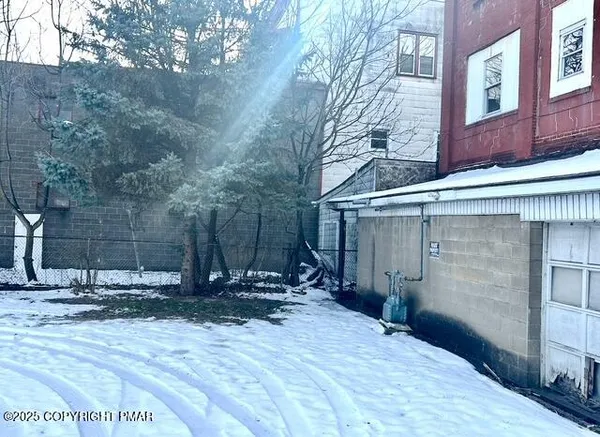a view of a backyard of the house