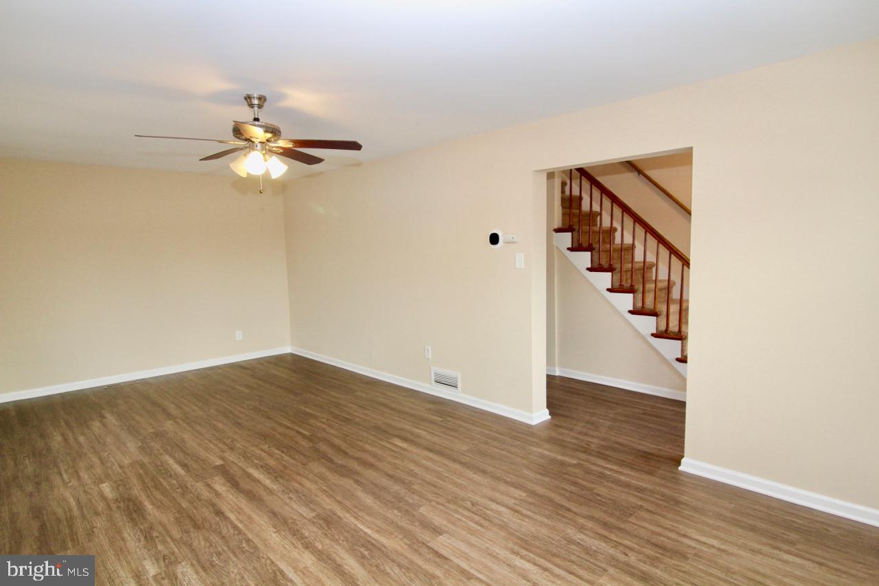 521 Nimitz Road Dover, DE 19901 - Photo 9 of 28 Living Room