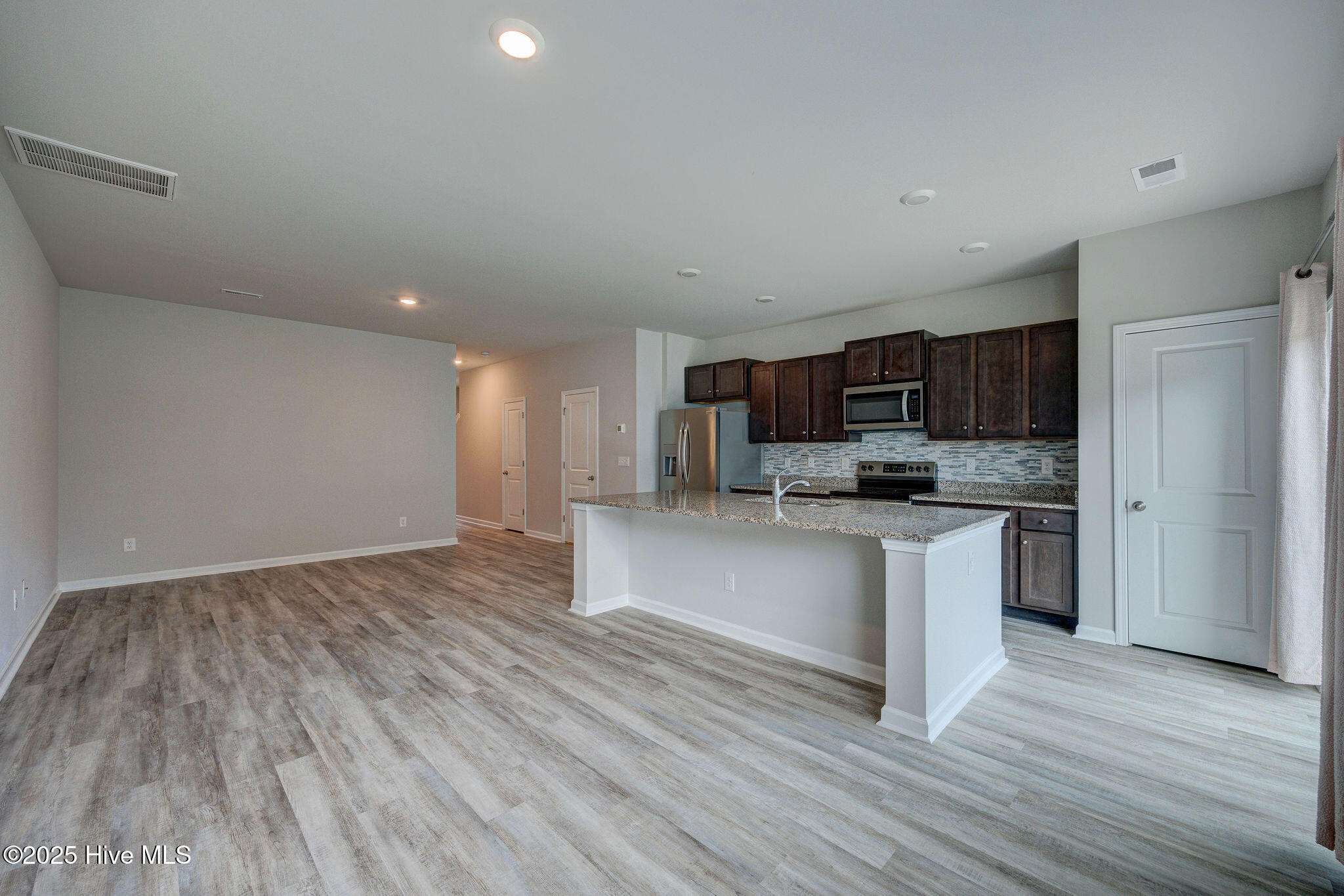 4613 Wildaire Lane Leland, NC 28451 - Photo 5 of 20 4613WildaireLane(17)