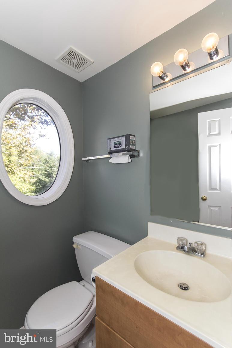401 Chadford Road Baltimore, MD 21212 - Photo 14 of 24 Powder room on main level