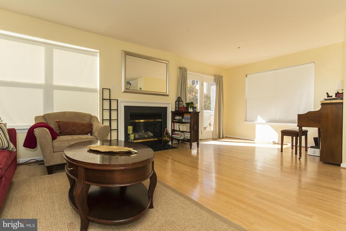 401 Chadford Road Baltimore, MD 21212 - Photo 6 of 24 Living Room
