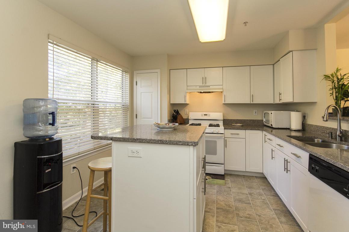 401 Chadford Road Baltimore, MD 21212 - Photo 10 of 24 White Kitchen w.center island