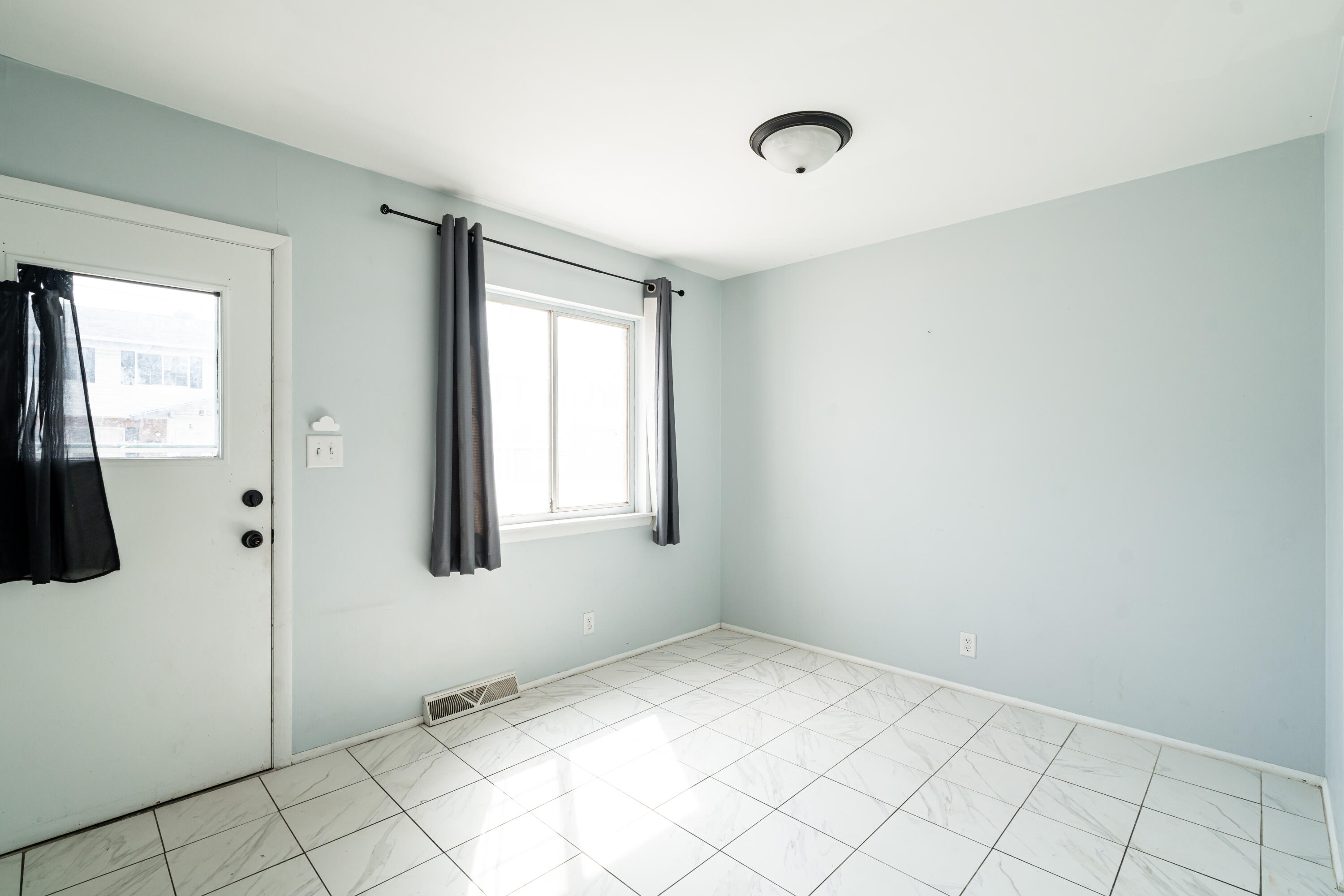 8584 West Appleton Avenue, Unit P Milwaukee, WI 53225 - Photo 11 of 33 Eat in Kitchen