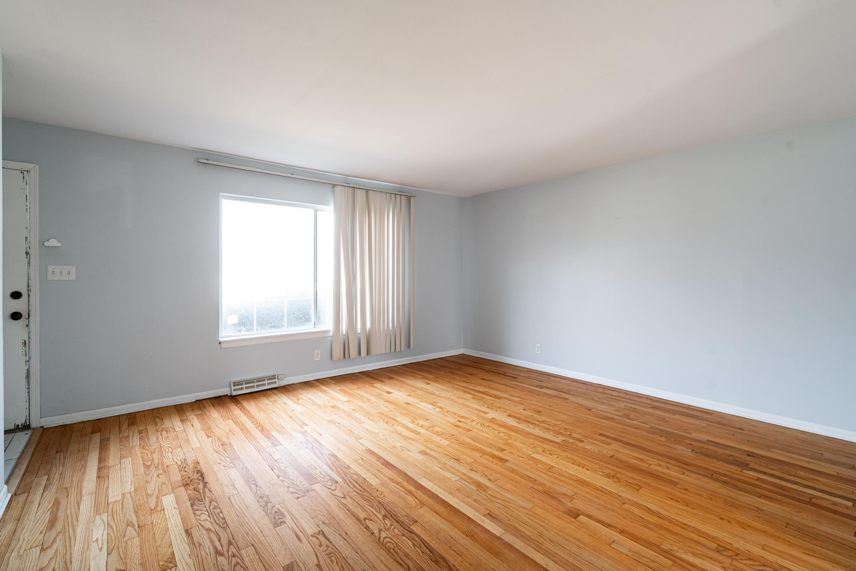 8584 West Appleton Avenue, Unit P Milwaukee, WI 53225 - Photo 6 of 33 Living Room