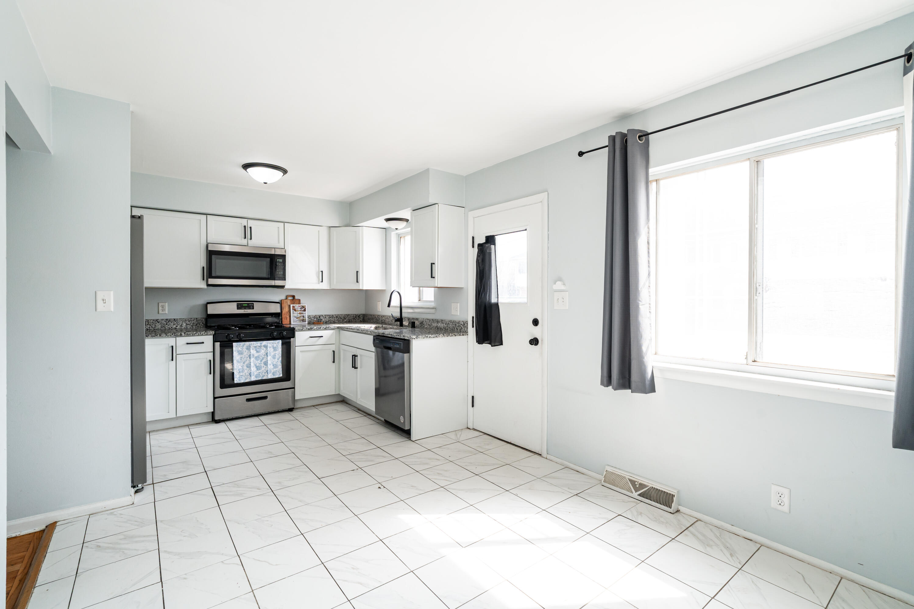 8584 West Appleton Avenue, Unit P Milwaukee, WI 53225 - Photo 9 of 33 Kitchen