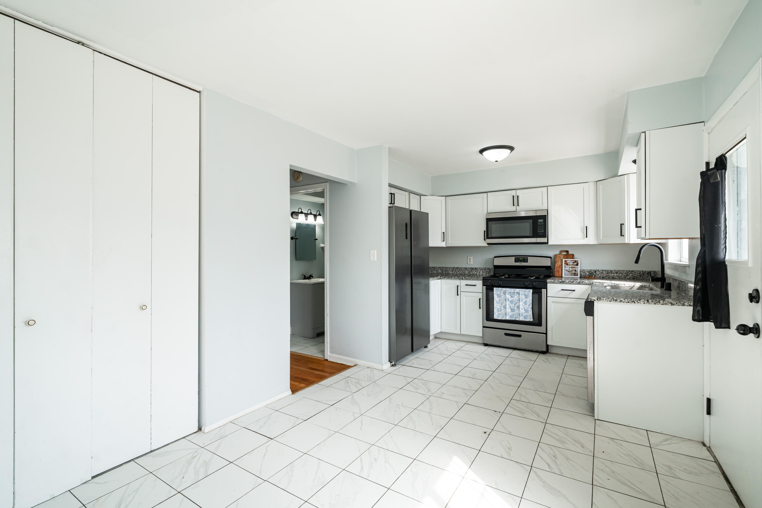 8584 West Appleton Avenue, Unit P Milwaukee, WI 53225 - Photo 10 of 33 Kitchen