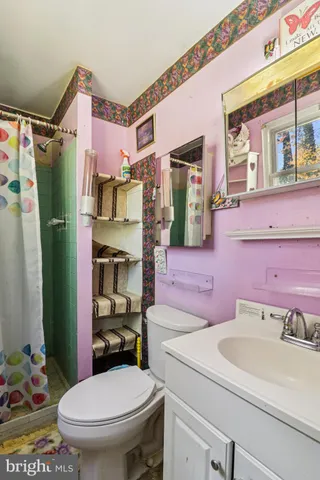 a view of room with window and ceiling fan