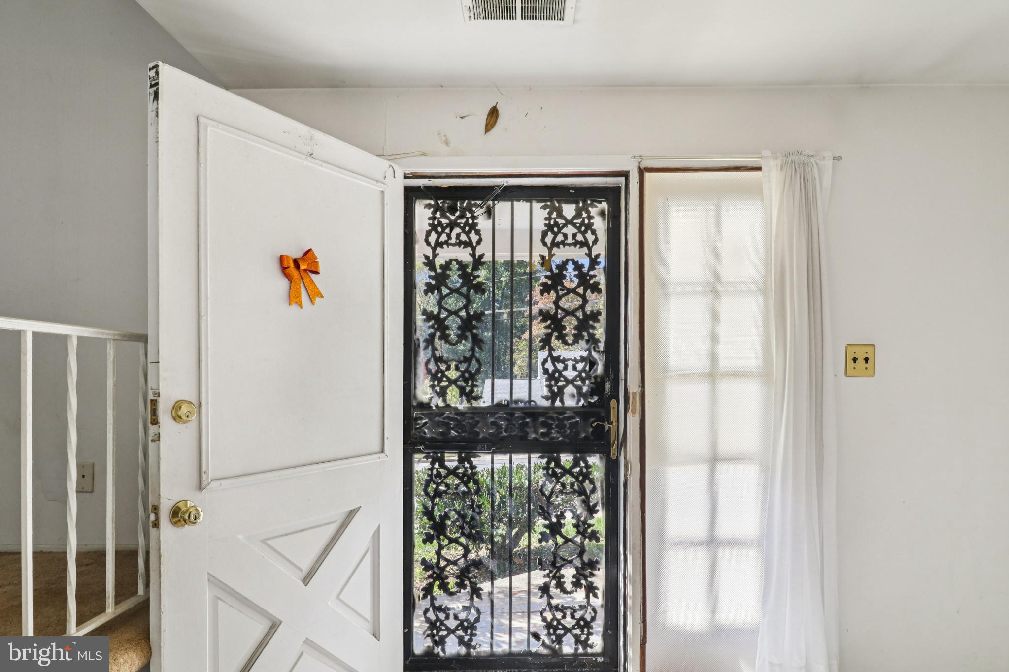 1916 Taylor Avenue Fort Washington, MD 20744 - Photo 5 of 64 a close view of walk in closet with window