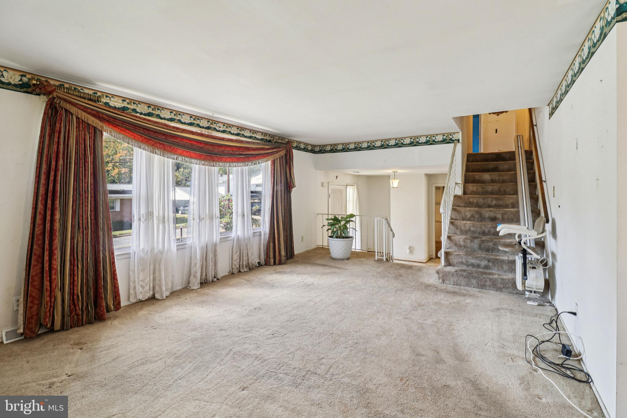1916 Taylor Avenue Fort Washington, MD 20744 - Photo 7 of 64 Spacious living area with natural light.