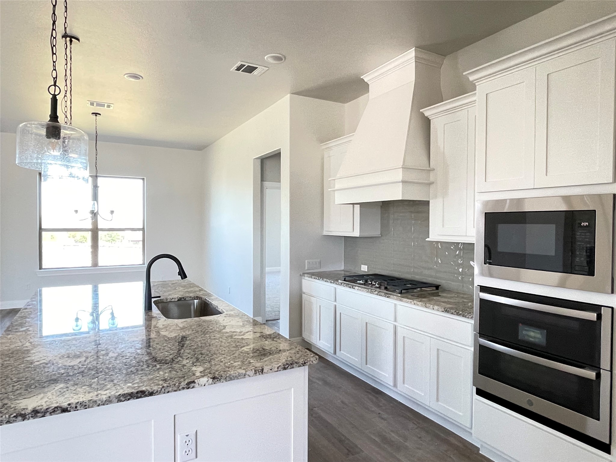 104 Creek Point Drive Georgetown, TX 78628 - Photo 13 of 18