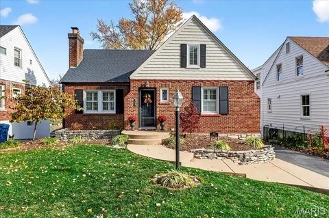 $499,900 | 262 Edwin Avenue, Glendale, MO 63122