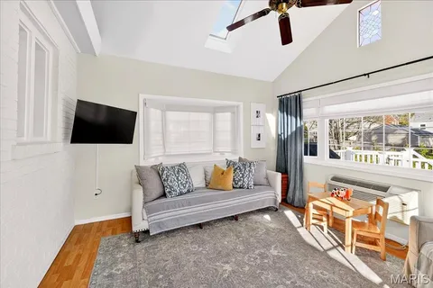 $499,900 | 262 Edwin Avenue, Glendale, MO 63122