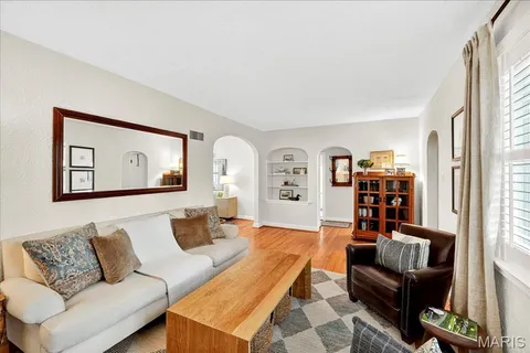 $499,900 | 262 Edwin Avenue, Glendale, MO 63122