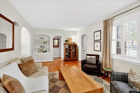 $499,900 | 262 Edwin Avenue, Glendale, MO 63122