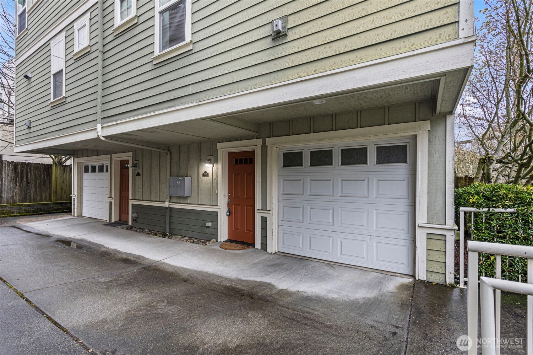 9501 Interlake Avenue North Seattle, WA 98103 - Photo 32 of 36
