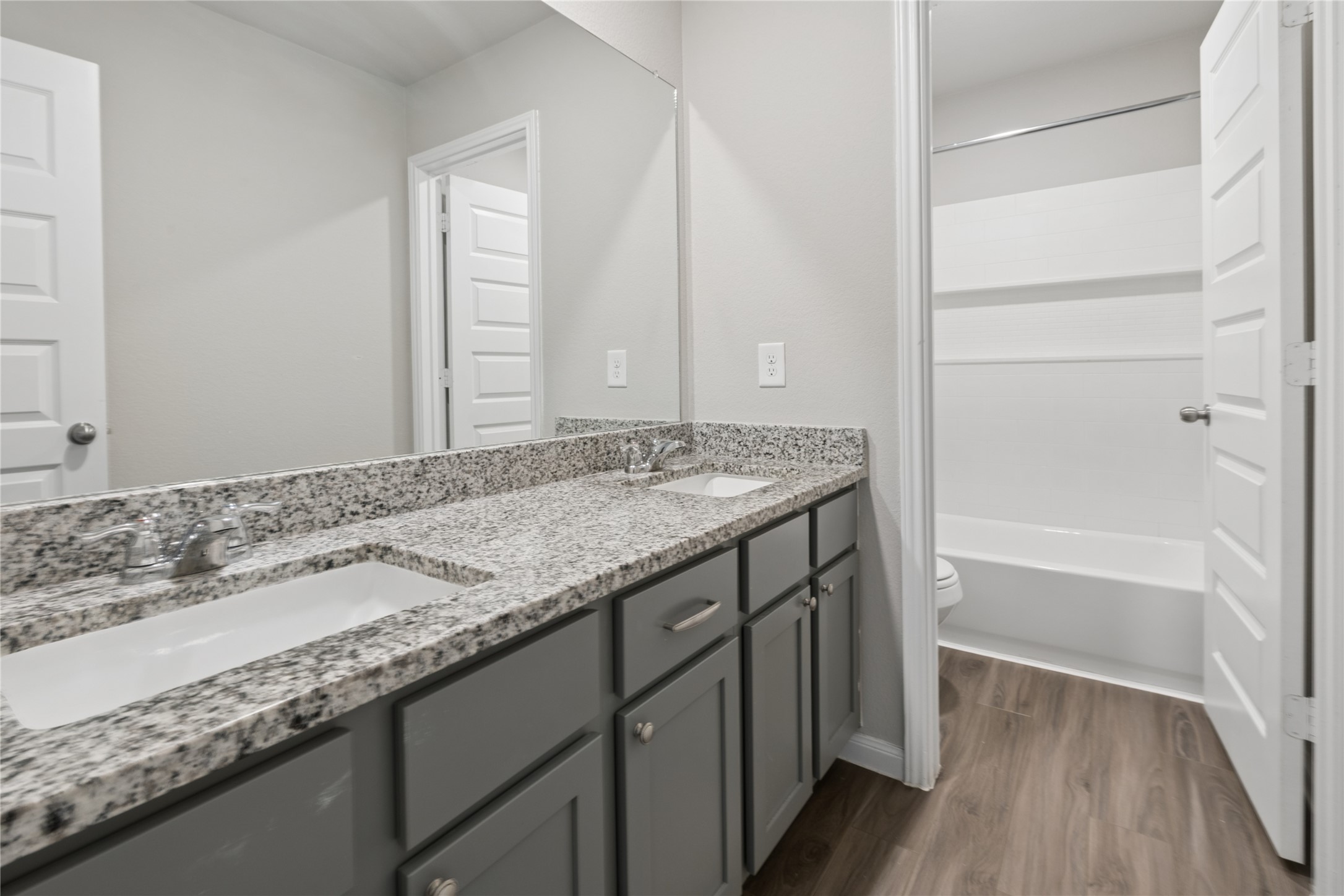 2425 Shellcracker Drive Conroe, TX 77384 - Photo 21 of 29 secondary bath