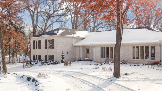 $950,000 | 23 Evergreen Road, North Oaks, MN 55127